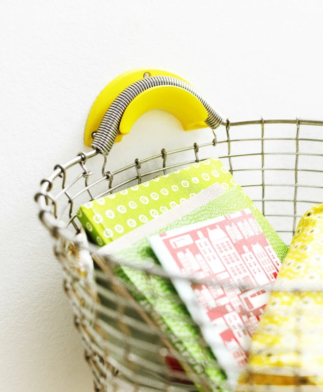 Bin 16 wire basket, acid proof stainless steel New ???? Korbo Bin 16 Wire Basket, Acid Proof Stainless Steel ✨ -Muuto Shop Bin 16 Handle closeup 1