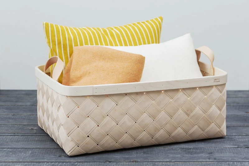 Lastu birch basket, rectangle, XL Budget ✨ Verso Design Lastu Birch Basket, Rectangle, XL ???? -Muuto Shop LASTU Rectangle Basket XL light leatherhandles 2B cushions
